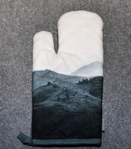 Alternative view of Cloth & Clay Oven Mitt Mountains